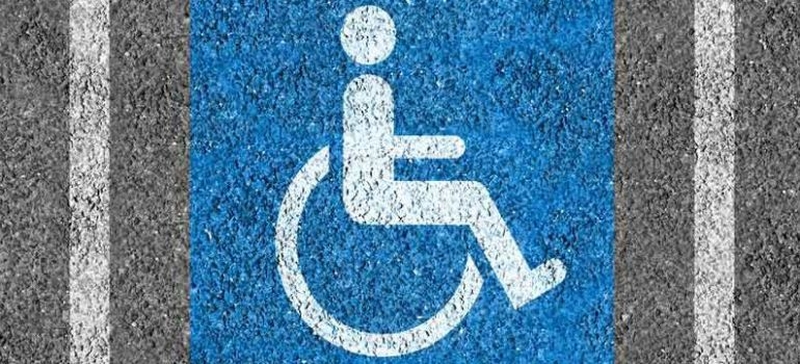 place de stationnement pour personne handicapée