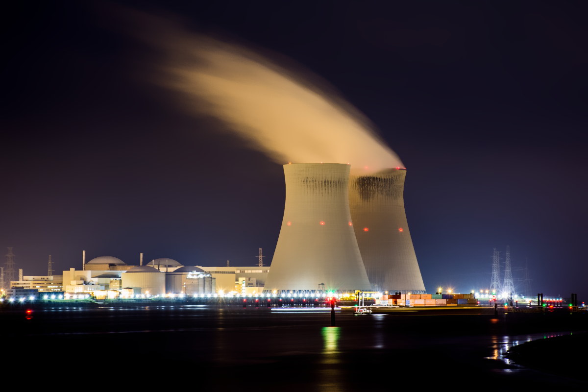 Photo d’une centrale électrique nucléaire.