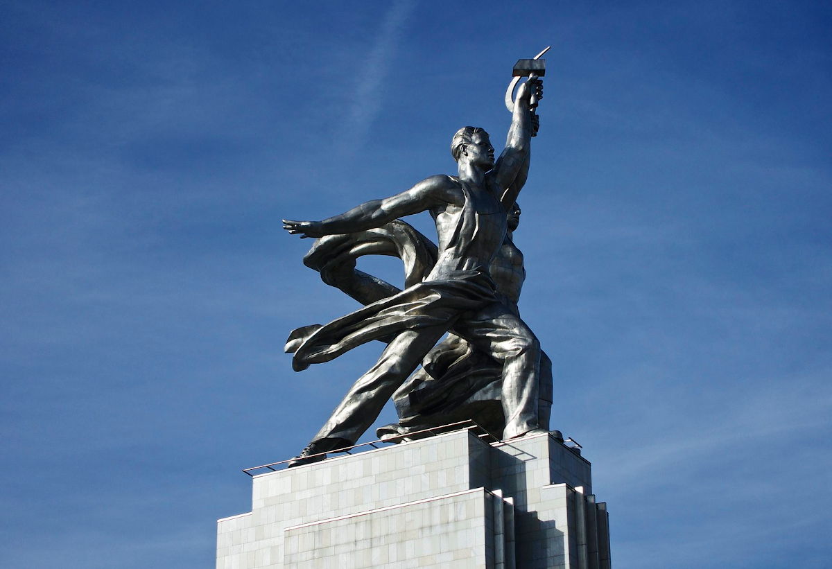 Une statue soviétique.